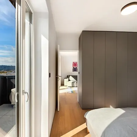 Апартаменты Top Floor With Magnificent Views In Siska District